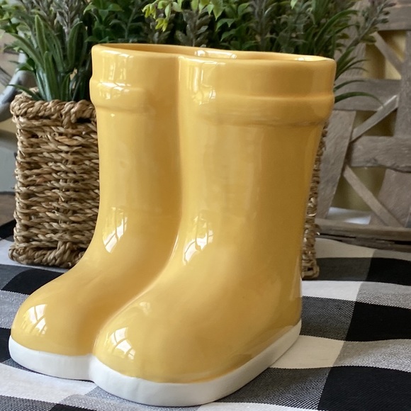 NEW! Cottage Farmhouse Yellow Spring Rainy Day Ceramic Rain Boots Vase - Picture 1 of 9